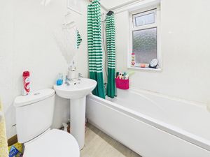 BATHROOM- click for photo gallery